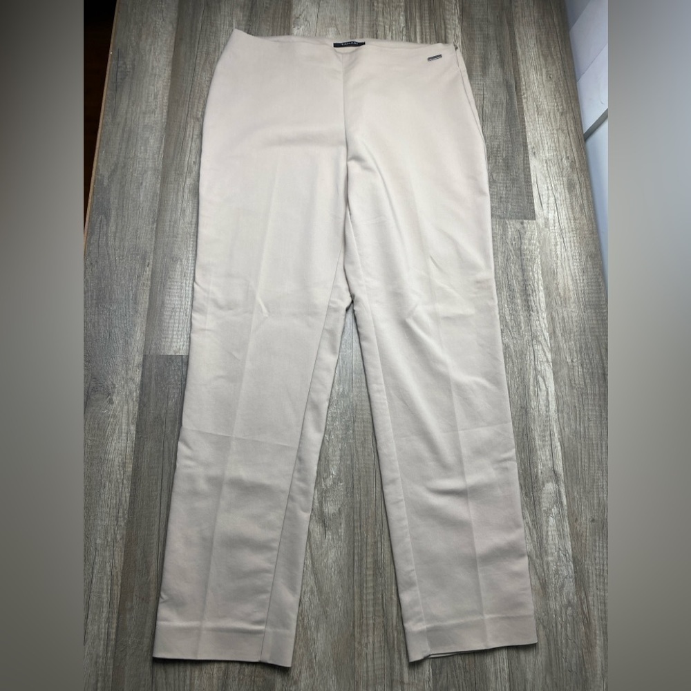 Tahari Flat Front Ankle Pant is an essential in our Iconic Stretch Cotton Blend.